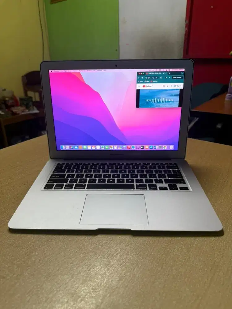 MacBook Air 2017  macOS Monterey Core i5  Ram 8GB ddr3 SSD 128GB