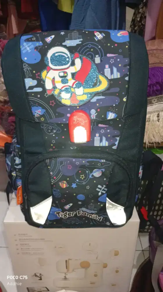 Tas sekolah anak Tiger family