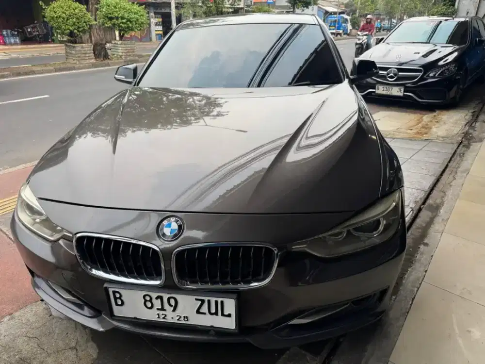 Bmw 320i th 2013 AT siap pakai no mallfunction
