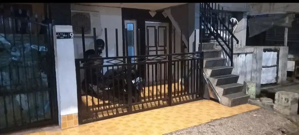 Dikontrakkan rumah pinggir jalan tengah kota Jakarta