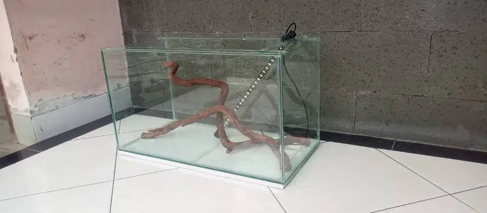 Aquarium 60cm kayu dan lampu