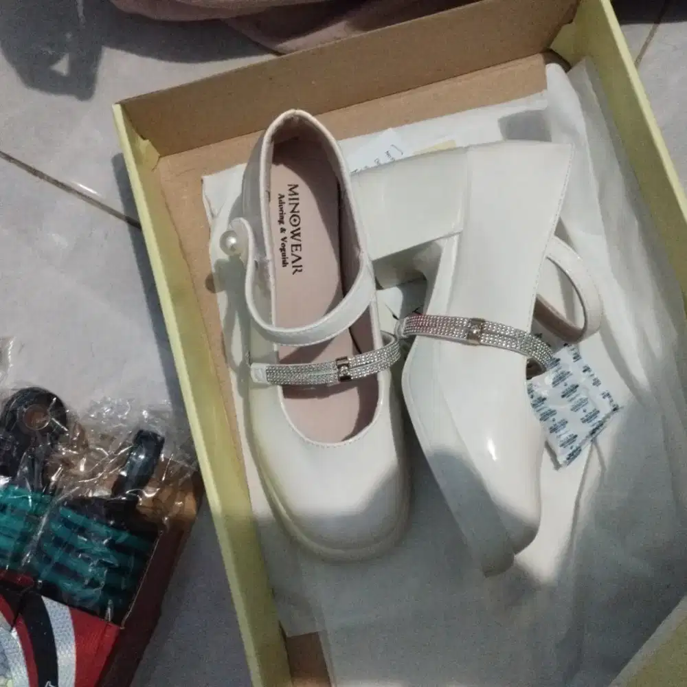 Sepatu minowear