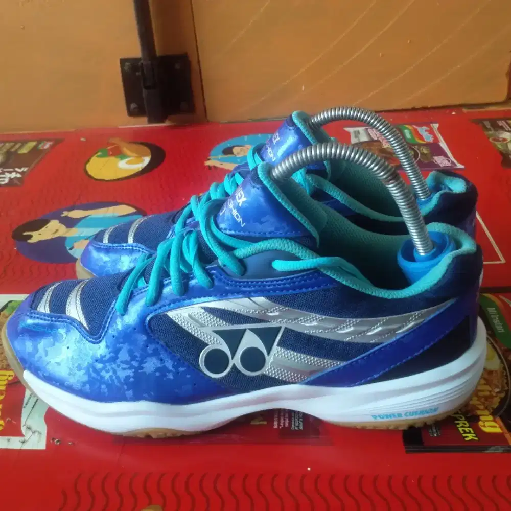Yonex Power Cushion 100 | size 42/insole 27cm