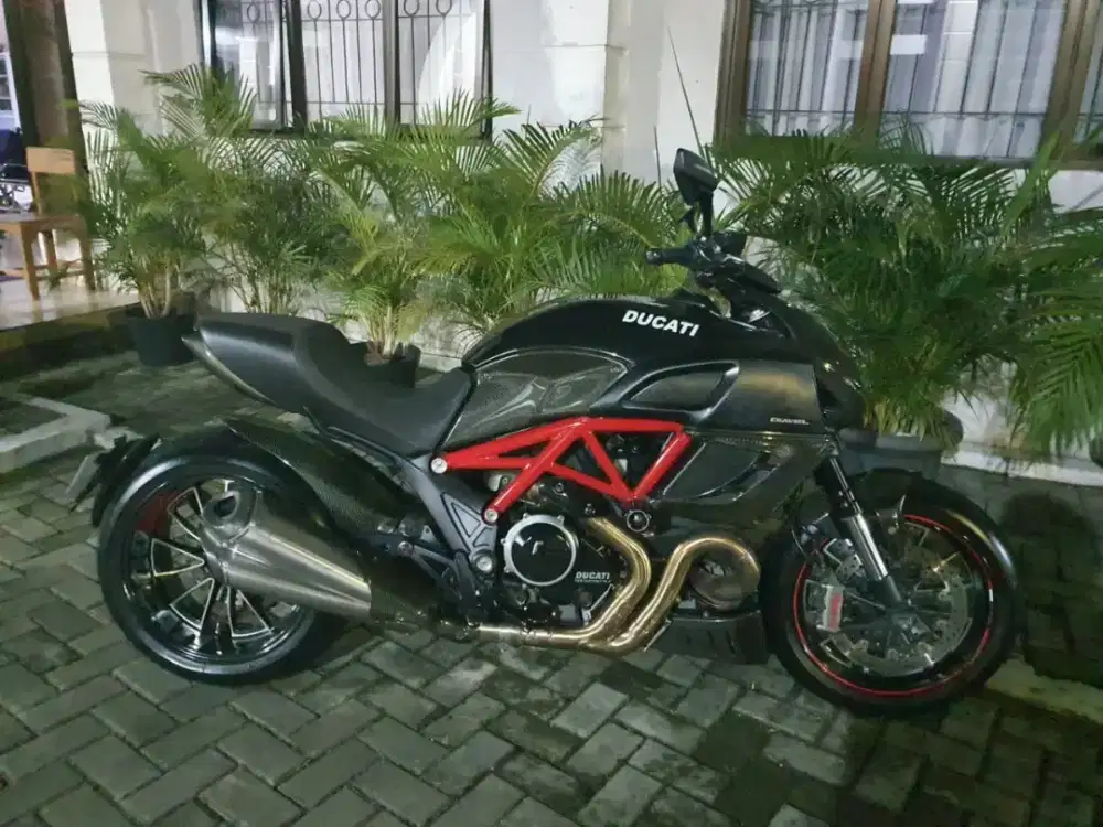 Diavel blavk 2012