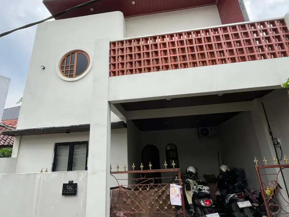 Rumah 2 Lantai Baru Renovasi di Kukusan Beji