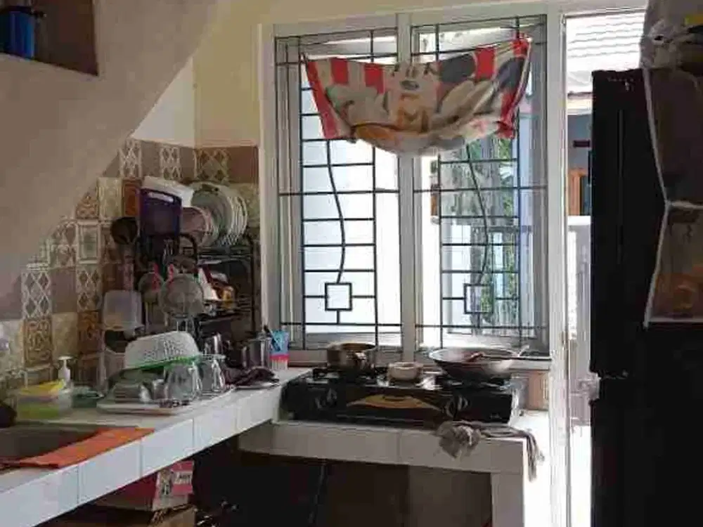 Dijual rumah rapi siap huni di kavling PGRI depan Superindo THB
