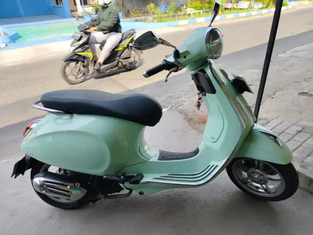 Piagio Vespa Scooter 2024