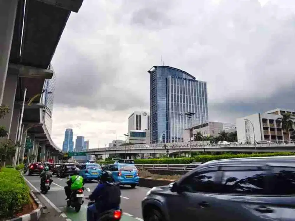 DIJUAL TANAH KOMERSIAL LOKASI STRATEGIS DI PINGGIR JALAN RAYA GATOT SUBROTO JAKARTA SELATAN