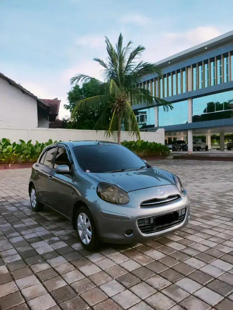 Nissan march 1.2 /MT