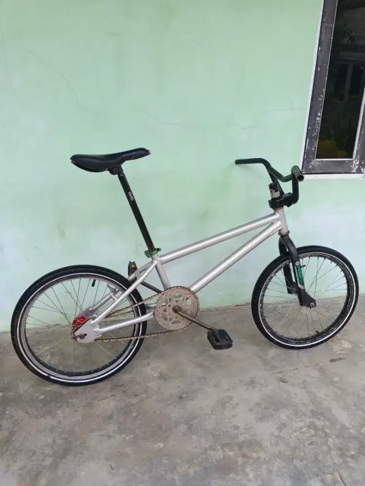 Sepeda onthel balap siap pakai