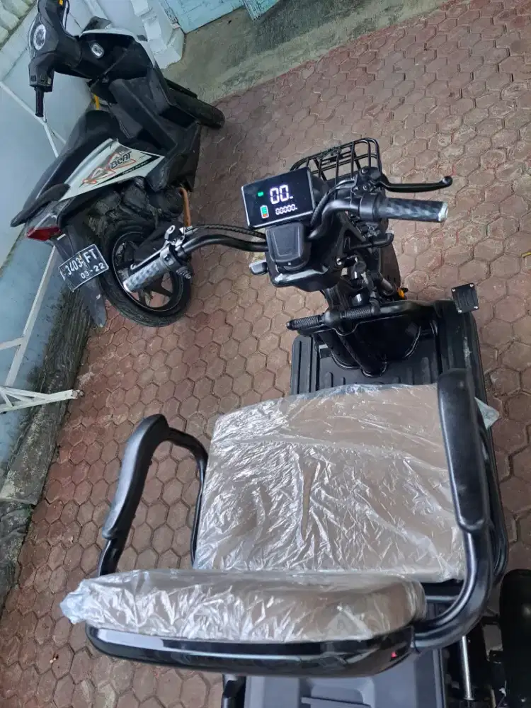 Sepeda listrik roda 3 suder hitam