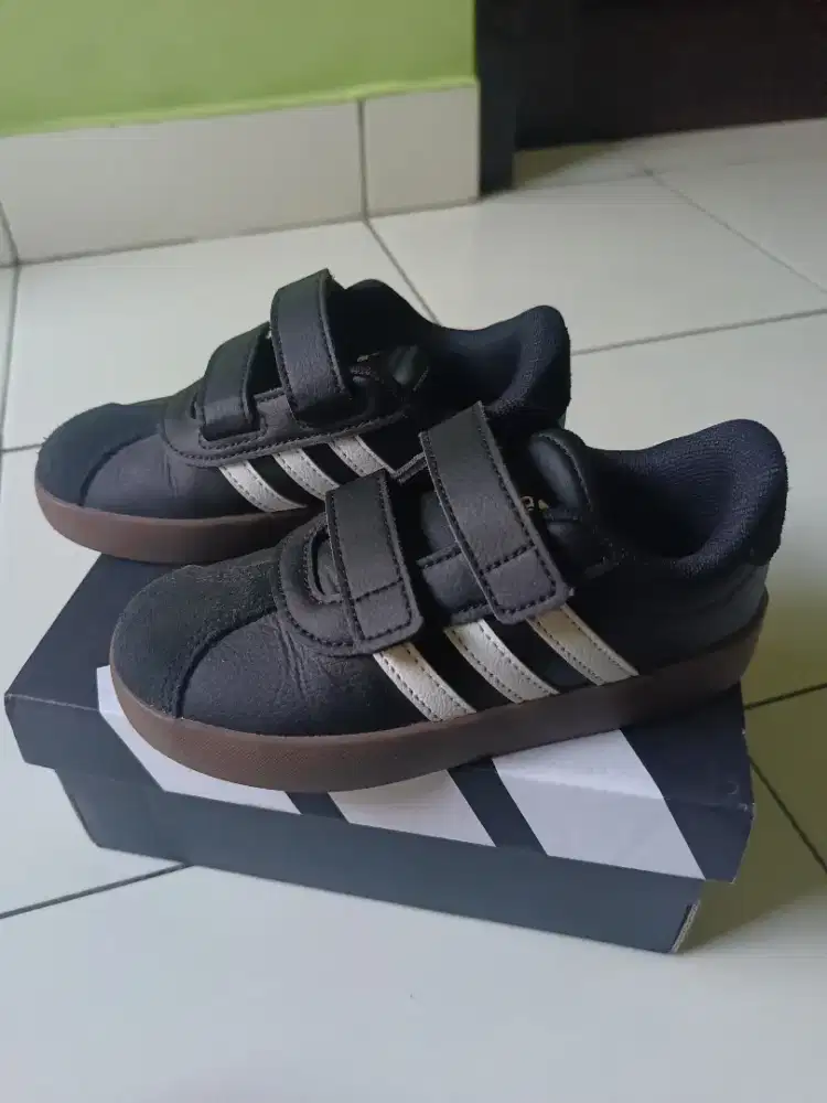 Jual sepatu skates anak Adidas VL COURT 3.0 ori