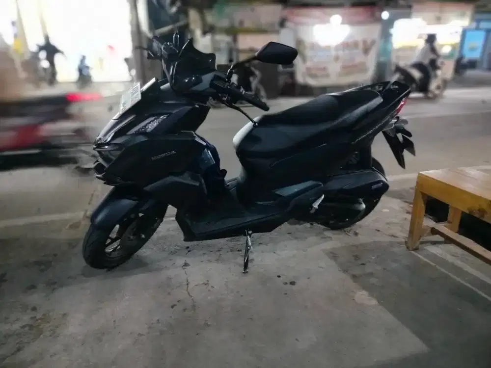 Di jual motor Vario CBS 160 warna hitam dove
