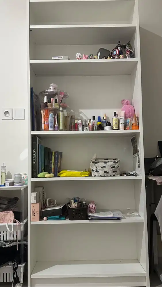 Rak buku putih (ikea)