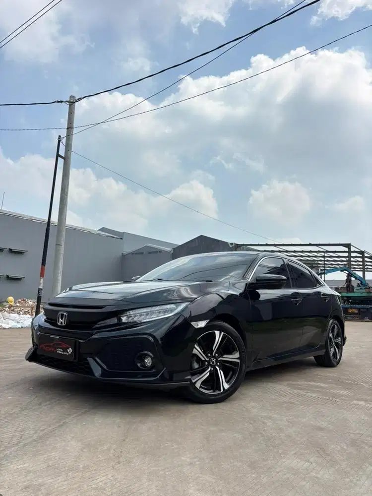 Civic Turbo 1.5 Hatchback ES CVT 2017 Automatic ( Hitam Metalik )