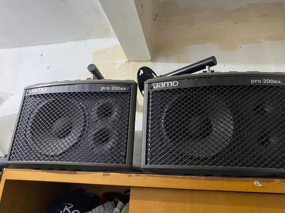 Satu set Audio siap Karaoke