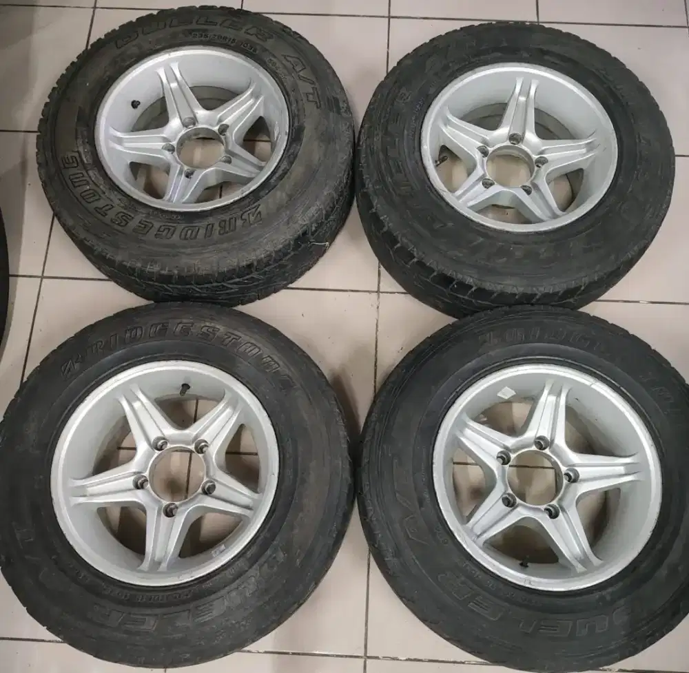Velg dan ban Jimny /Katana original