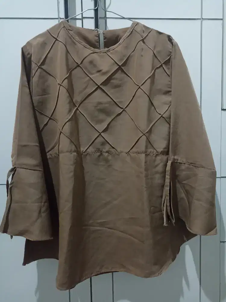 Blouse Wanita Mocca Glossy Lengan Panjang