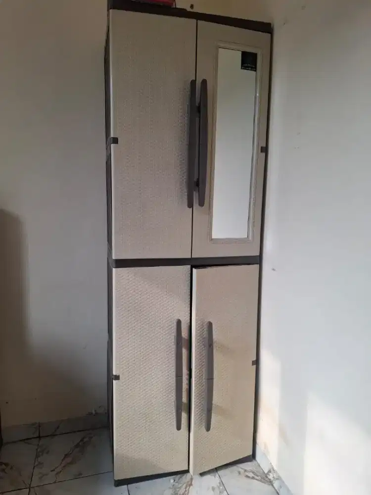 Dijual Lemari Plastik (Bekas) Murah