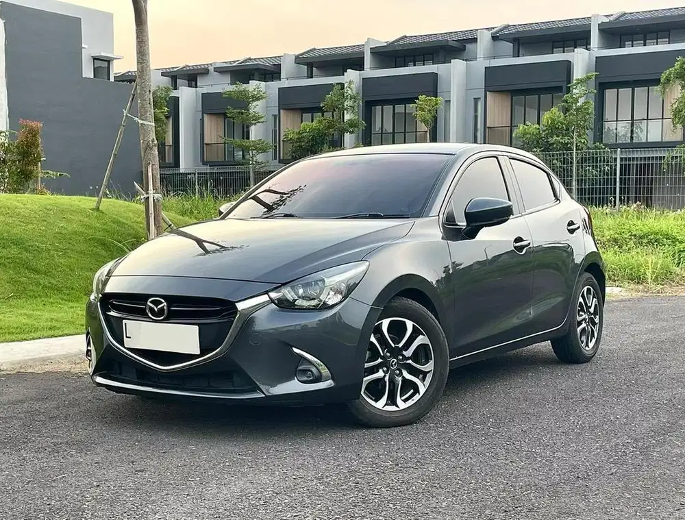 Mazda 2 1.5 R Hatchback Matic 2017 Grey Facelift Plat L