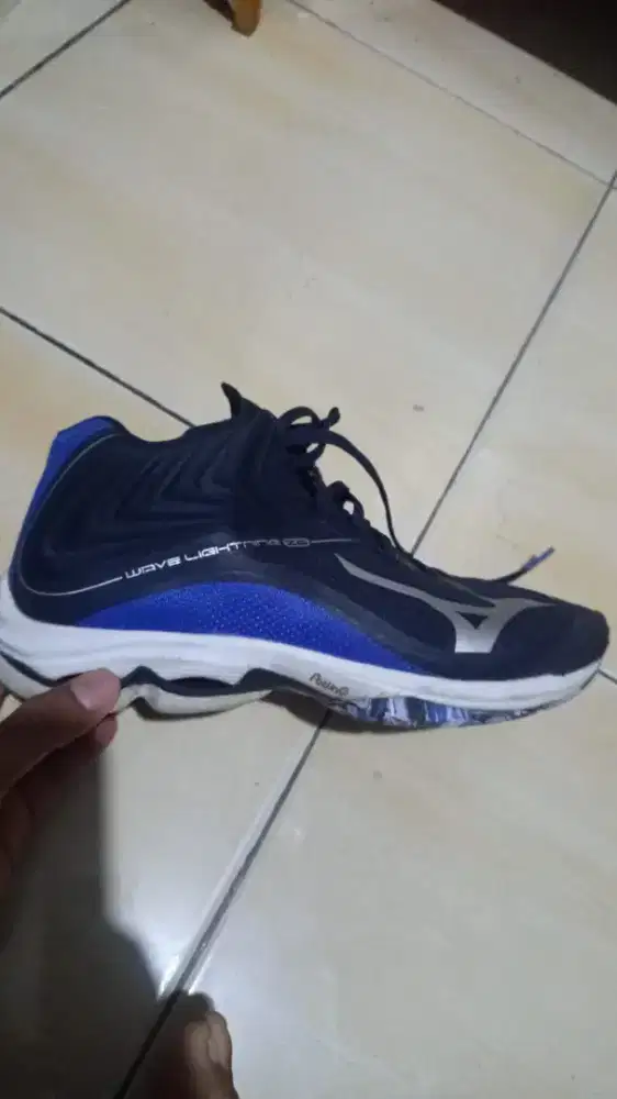 Sepatu Mizuno WLZ6 Mid