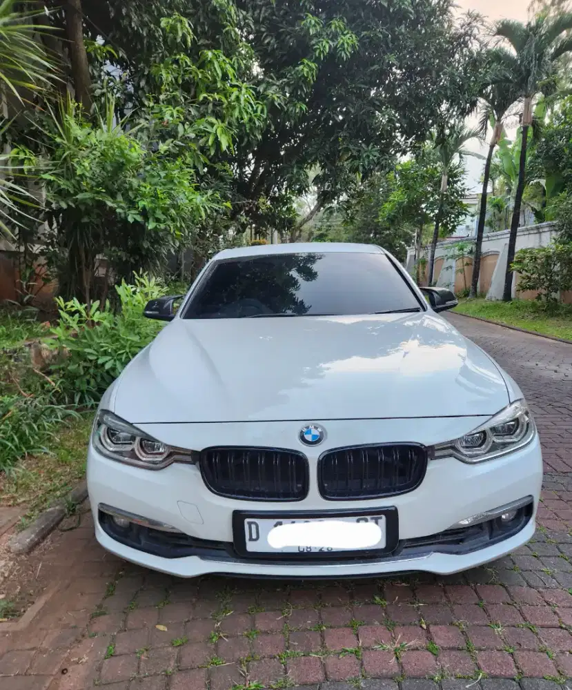 Dijual BMW 320i F30 Lux Low KM