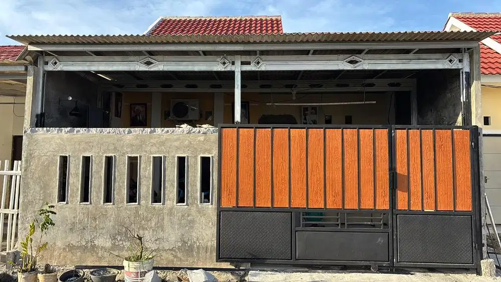 dijual gerbang siap pakai baru pasang beberapa bulan aja bu bgt