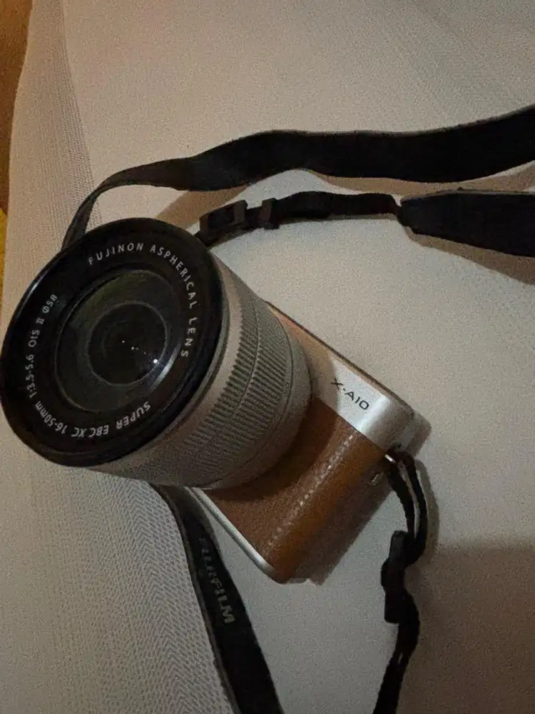 Fujifilm X-A10 cokelat