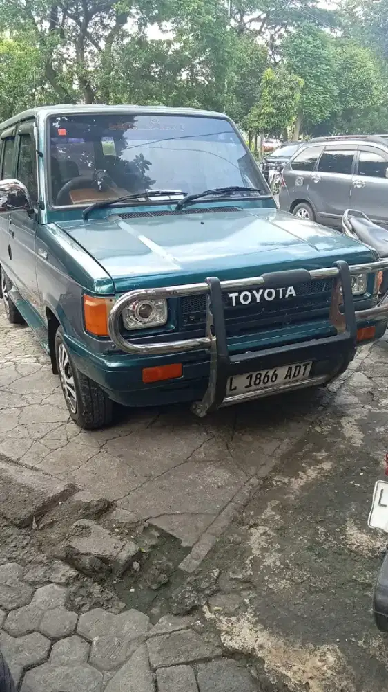 Toyota Kijang Hobart 1990