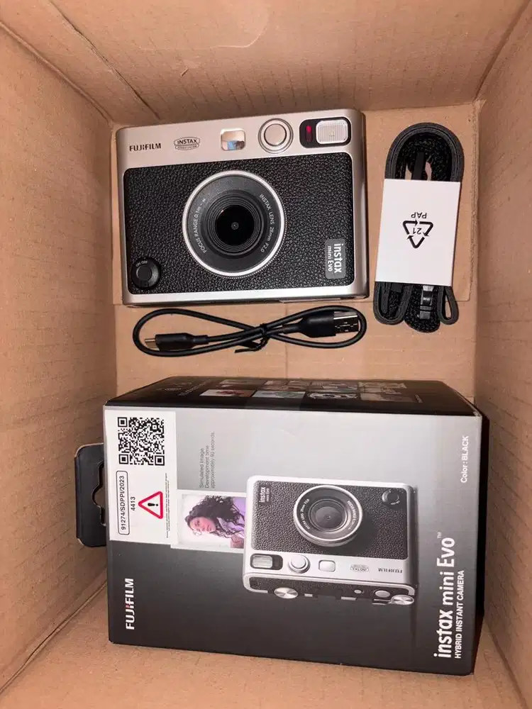 Fujicam Instax Mini Evo