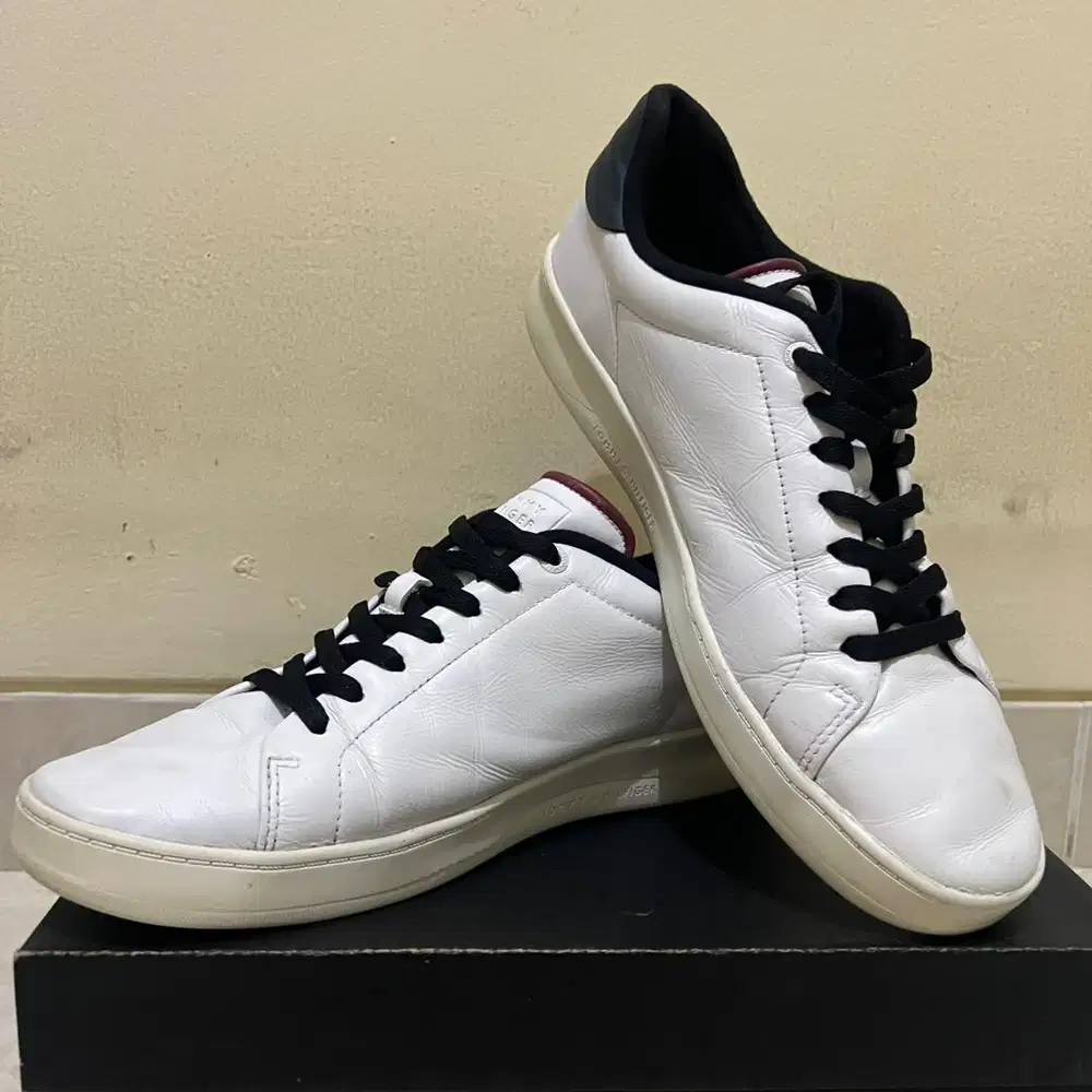 Sepatu Sneakers TOMMY HILFIGER Size 43