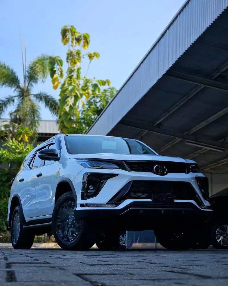 Fortuner 2.8 VRZ TSS GR SPORT WHITE