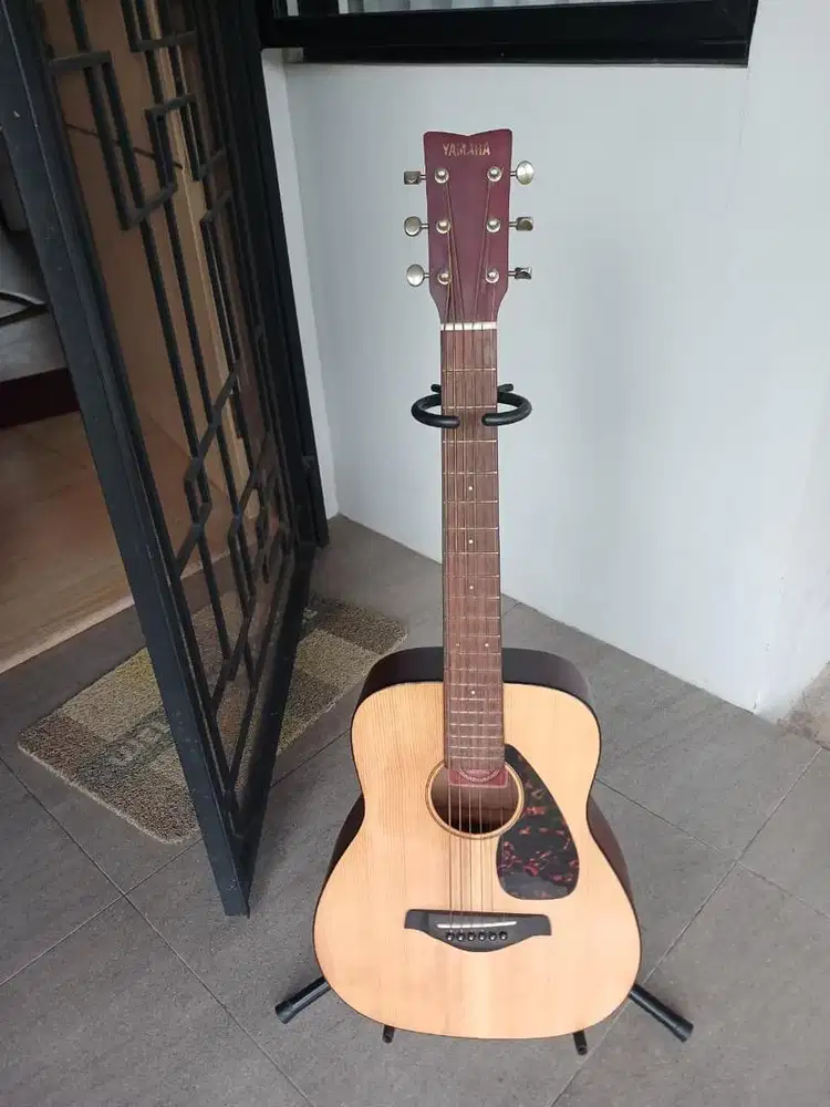 Gitar Yamaha Junior 2