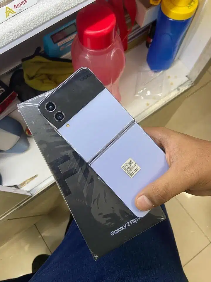Samsung galaxy zflip 4 ram 8/128gb