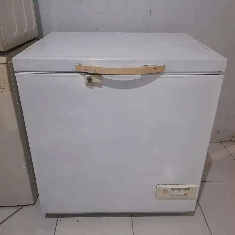 Freezer Box Elektrolux 200 Liter