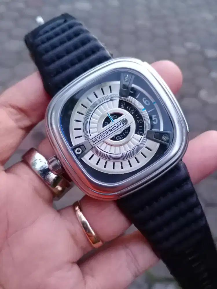 Jam sevenfriday lok waru