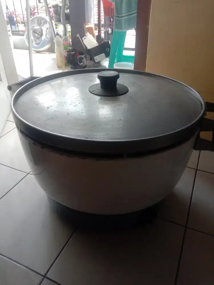 Rice Cooker Besar