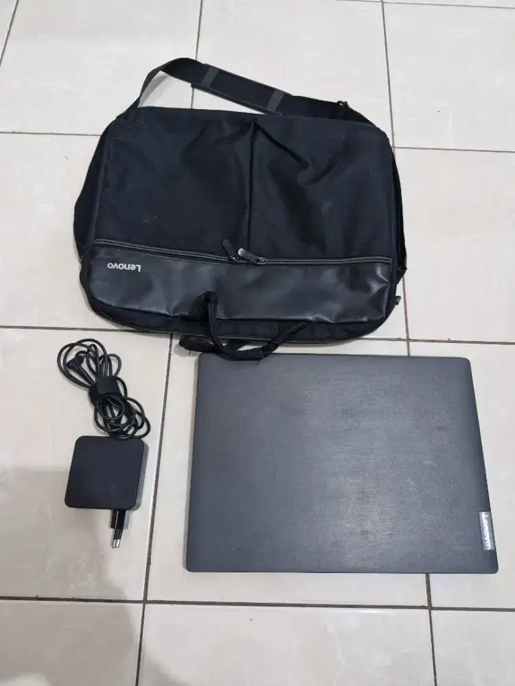 Lenovo V14 ARE Ryzen 5 4500u, 8GB RAM 256 SSD