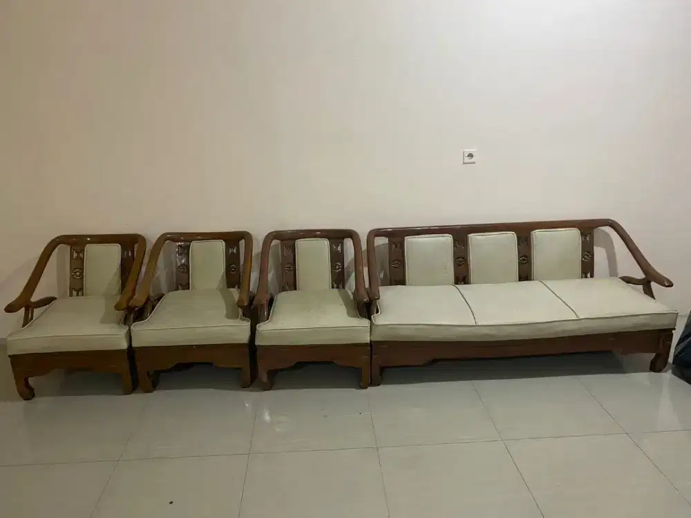 DIJUAL CEPAT BUTUH UANG Sofa Kayu