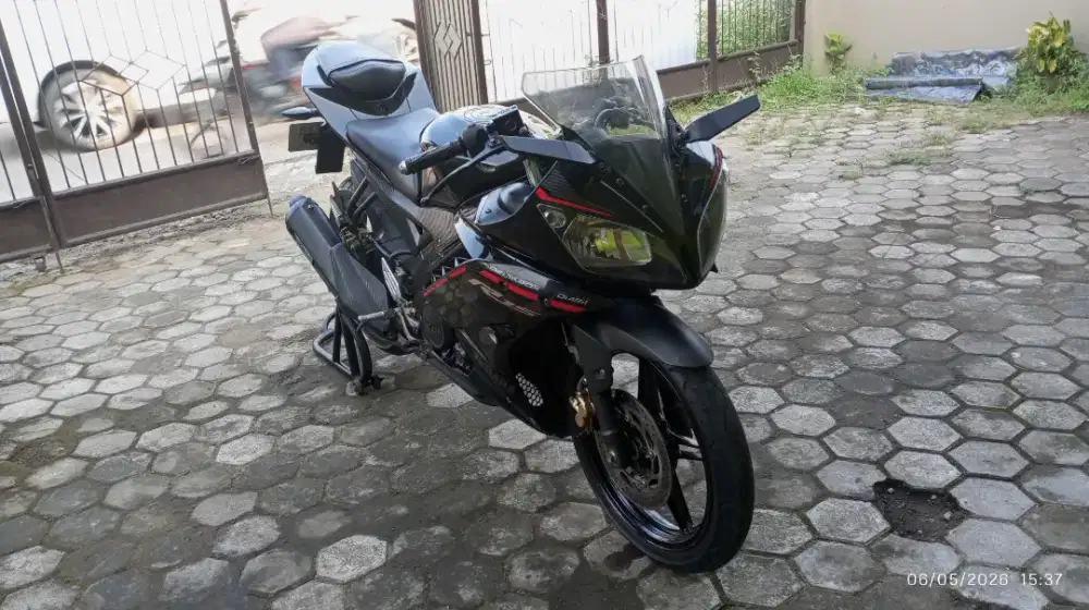 Yamaha R15 V2 2015