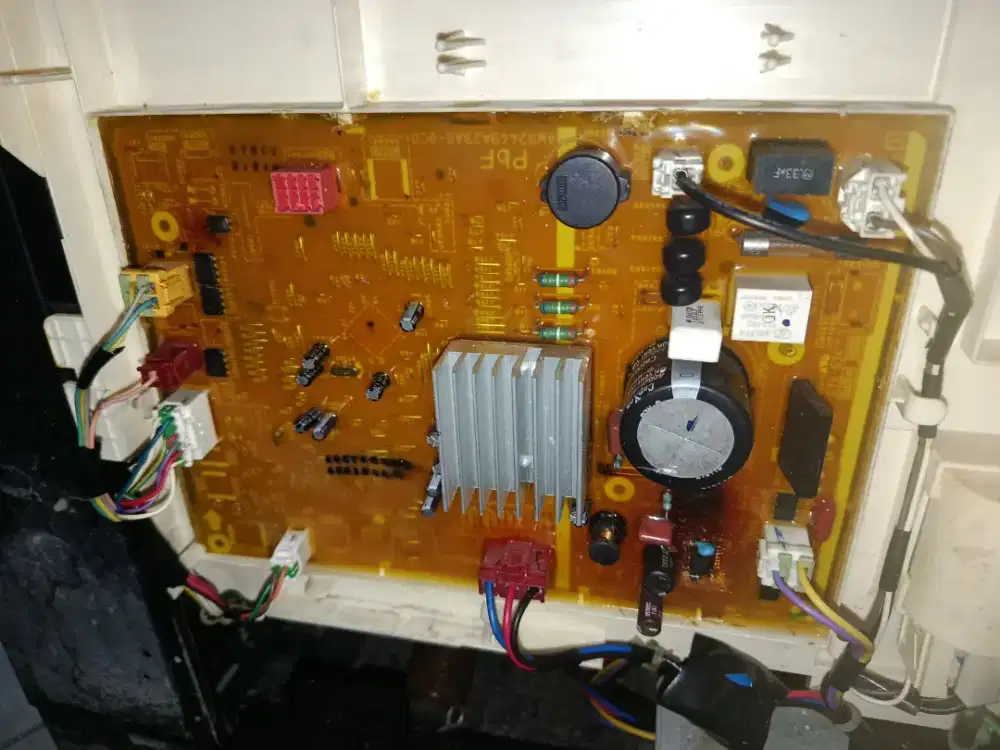 SERVIS KULKAS RUSAK