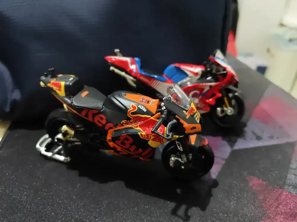 diecast ktm dan ducati 89 dan 33 motogp