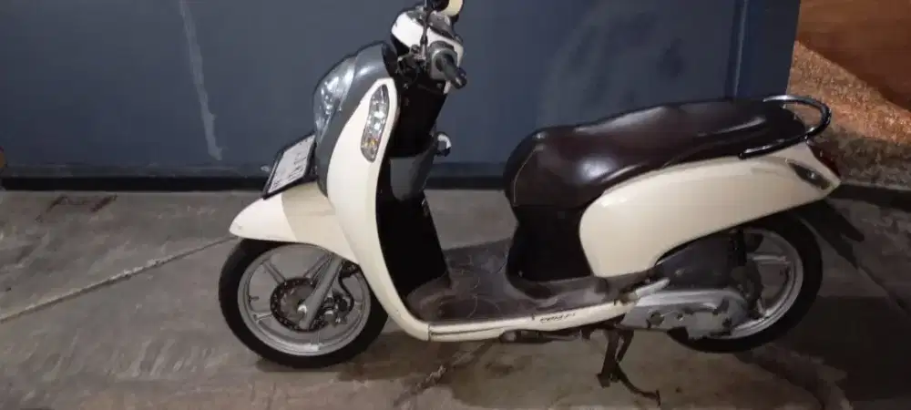 Scoopy 2013 warna krem