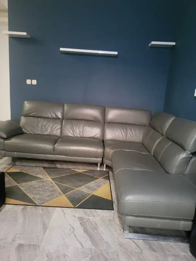 Sofa L kondisi sangat bagus.