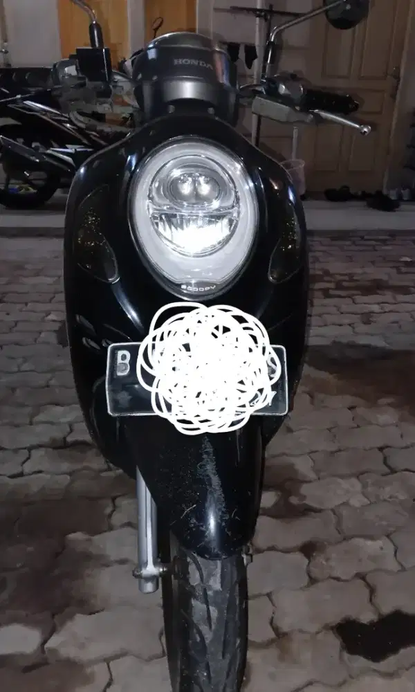 Scoopy prestige hitam