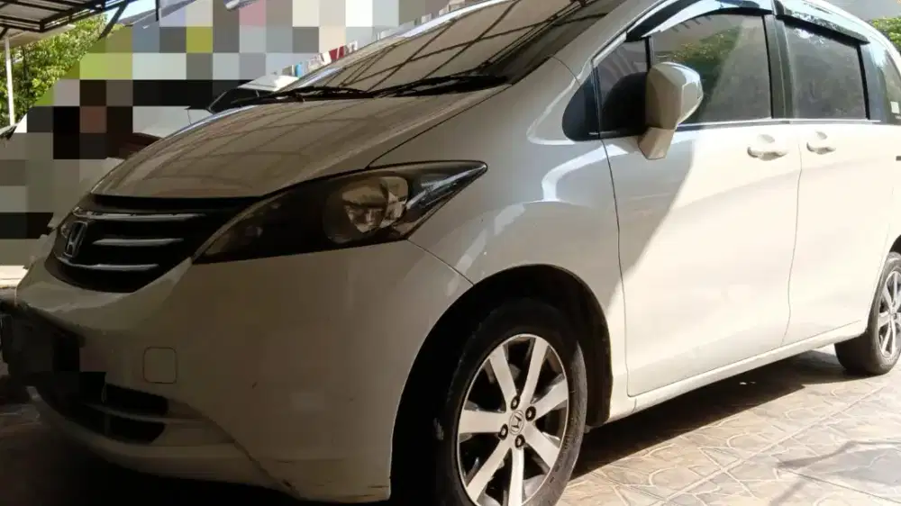 DIJUAL MOBIL FREED 2011 SECOND