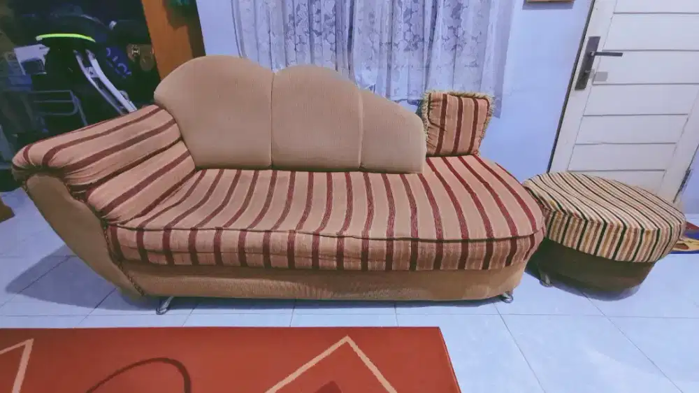 Sofa santai, bisa buat duduk2, atau tiduran