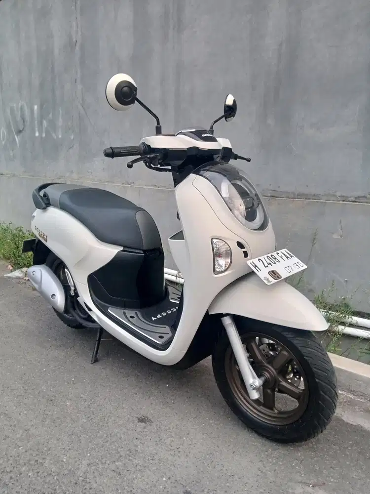 Honda Scoopy prestige putih 2025