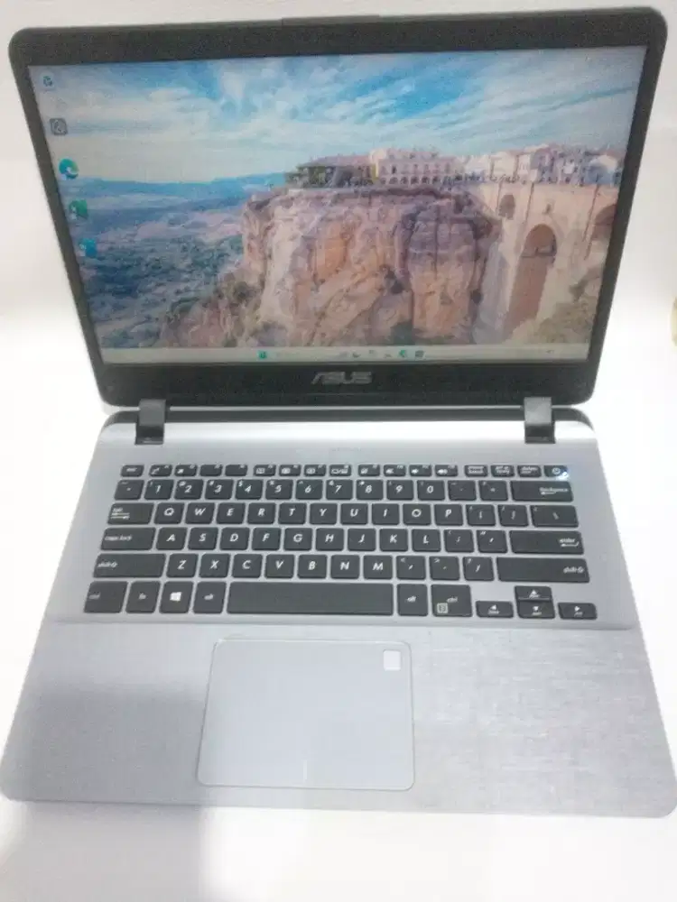 Asus A407M Intel N4000 DDR 8GB SSD 256GB 14 Baterai 2 jam