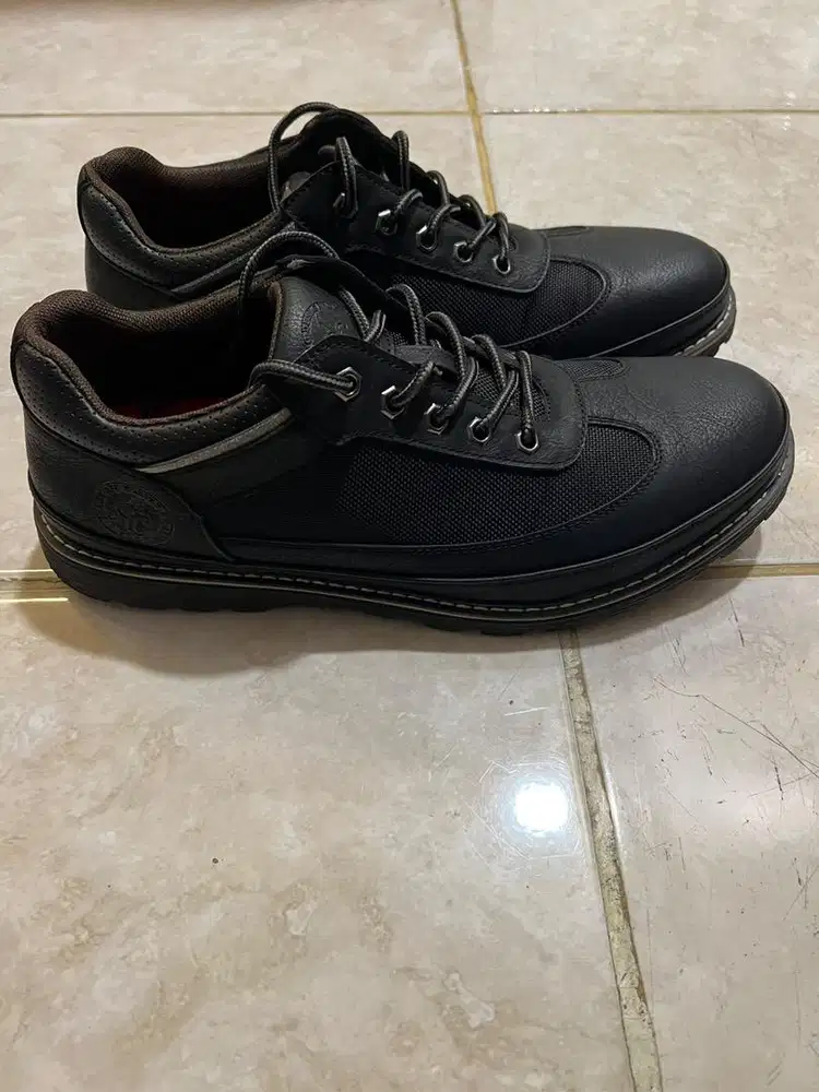Sepatu kulit hitam size 26/42,5